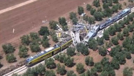 Четыре человека погибли в столкновении двух поездов на юге Италии