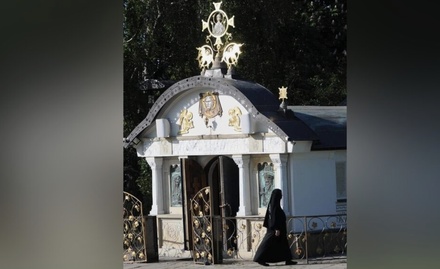 В Киеве снесли малую Десятинную церковь Украинской православной церкви