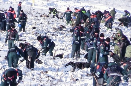Больше 400 фрагментов тел погибших обнаружено на месте крушения Ан-148