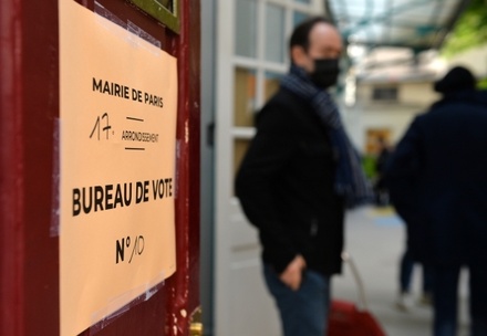 Явка на парламентских выборах во Франции в первой половине дня составила 19%