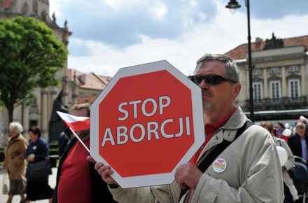 Суд в Польше запретил женщинам делать аборт из-за неизлечимой болезни плода