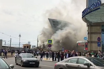 Два человека погибли при пожаре на складе у Киевского вокзала в столице