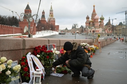 Власти назвали небезопасным стихийный мемориал на месте убийства Немцова