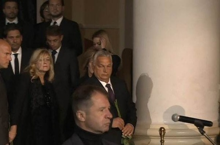 Премьер-министр Венгрии прибыл на церемонию прощания с Михаилом Горбачёвым