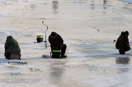 В Москве спасли провалившегося под лёд рыбака