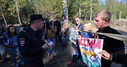 Выступающие против свалки под Екатеринбургом активисты доставлены в полицию