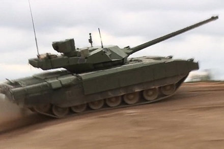 В правительстве РФ танк «Армата» назвали слишком дорогим для массовой закупки
