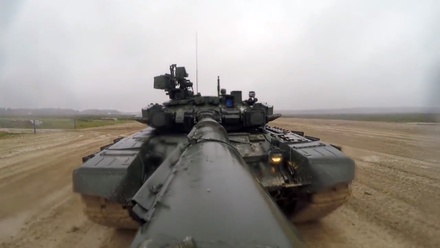 Минобороны в честь Дня танкиста опубликовало видео работы экипажа танка Т-90