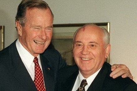 Горбачёв отметил вклад Буша-старшего в прекращение холодной войны