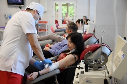 Почти 1,5 тыс. человек стали донорами плазмы для заразившихся коронавирусом в Москве