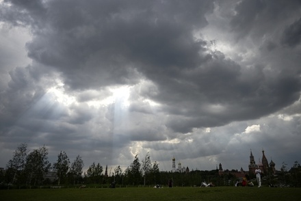 МЧС предупредило о дожде и грозе в ближайшие часы в Москве