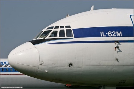 Пассажирский самолёт кружит над Щёлковским районом Подмосковья около трёх часов