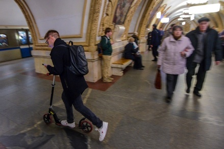 В Мосгордуме предложили штрафовать за езду на самокате и роликах в метро