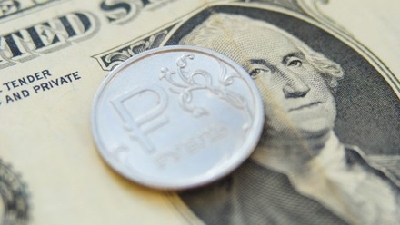 Биржевой курс доллара опустился до минимума за два года