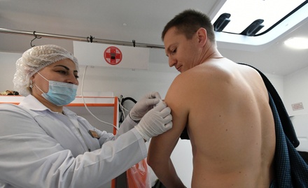 Вирусолог МГУ рекомендовал вакцинировать всех мобилизованных от COVID-19