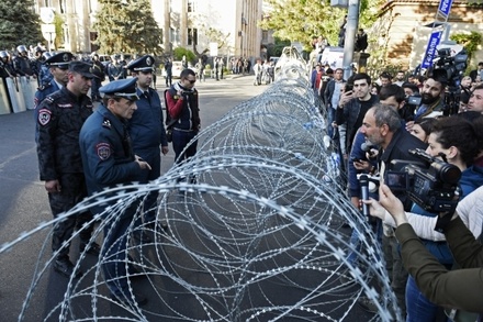 Около 30 протестующих в Ереване доставлены в полицию