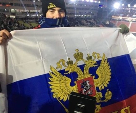 Болельщик из США развернул на церемонии открытия Олимпиады флаг России