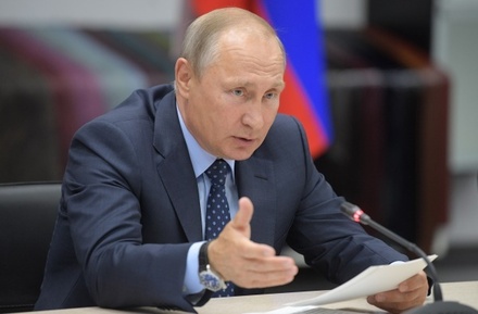 Путин распорядился активнее использовать НКО как поставщиков социальных услуг