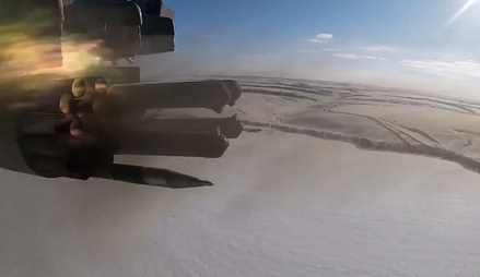 Минобороны России опубликовало видео уничтожения техники ВСУ вертолётом Ка-52