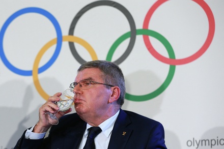 Международные спортфедерации требуют от МОК разъяснить отстранение атлетов РФ