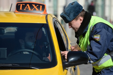 В отрасли рассчитывают на уход с рынка неадекватных таксистов после введения властями нового стандарта