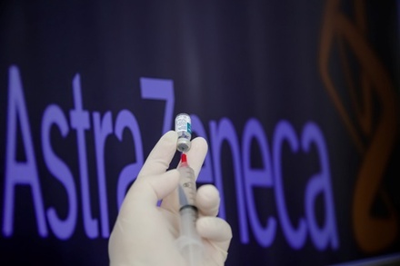 В Испании запретили препарат AstraZeneca для вакцинации пожилых от коронавируса