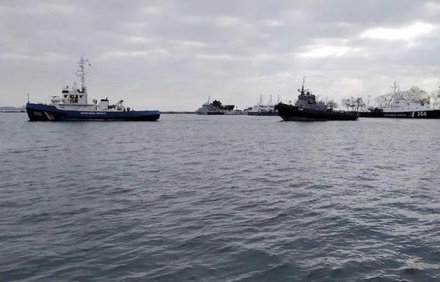 ТАСС сообщил о перемещении задержанных в Керченском проливе украинских кораблей