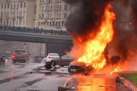 Появилось видео аварии Maserati в центре Москвы