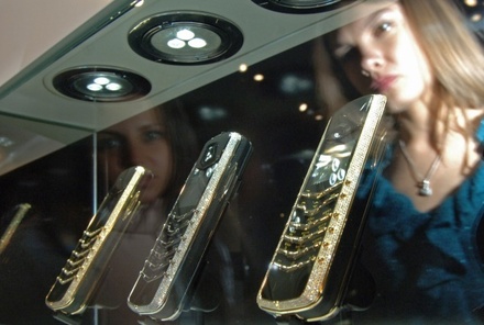 Разорившаяся компания Vertu начала распродажу золотых телефонов