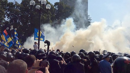 Пётр Порошенко назвал столкновения у Верховной Рады «ударом в спину»