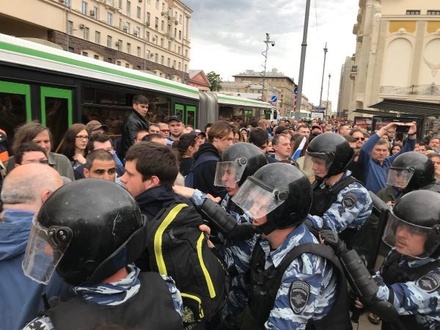 Полиция начала задержания на Пушкинской площади в Москве