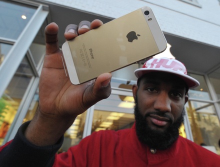 СМИ: Apple блокирует смартфоны, украденные из магазинов во время протестов в США