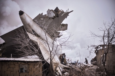 Спасатели возобновили разбор завалов на месте крушения Boeing под Бишкеком