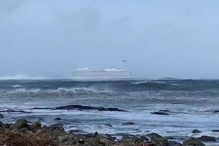 В сети появилось видео с терпящего бедствие лайнера Viking Sky