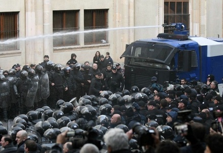В Грузии полиция объявила о разгоне демонстрантов возле парламента