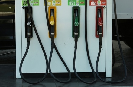 Оптовые цены на бензин в России достигли рекордного показателя