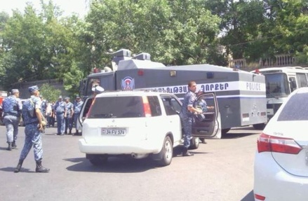 Захват полицейского участка в Ереване связали с попыткой переворота в Турции