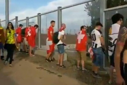 Футбольным болельщикам в Ростове-на-Дону не хватило туалетов