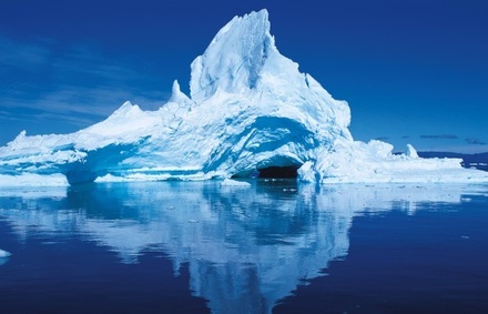От Гренландского ледника откололся огромный айсберг