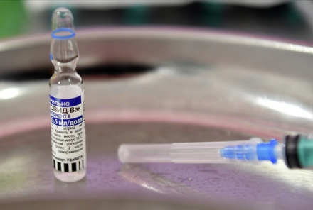 Иммунолог объяснил заявление Роспотребнадзора о ненужности прививок от ковида отсутствием вакцины