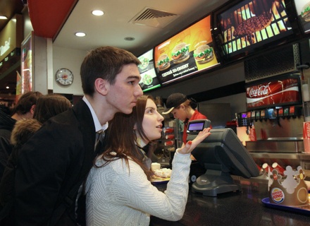 В Burger King высокие цены в аэропортах объяснили дорогой арендой