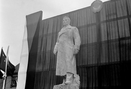 Российские коммунисты выкупят памятник Сталину из чешского города для установки у посольства республики в РФ