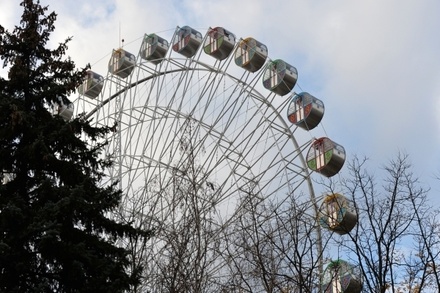 Во Владимире из-за мороза остановилось 50-метровое колесо обозрения