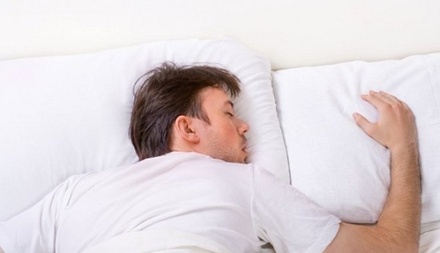 Американские учёные определили самую вредную позу для сна