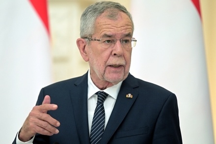 Президент Австрии выступил за досрочные выборы в парламент в сентябре