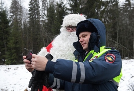 Полиция проверяет сообщение о раздаче снюсов Дедом Морозом в Пензе