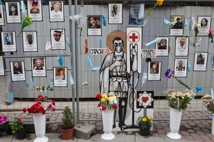 Мемориал погибшим в пандемию врачам Петербурга убрали из центра города