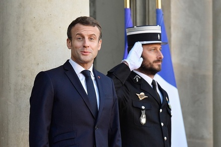 Президент Франции заявил о попытках России пересмотреть историю Второй мировой