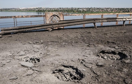 В Херсоне перекрыли движение по Антоновскому мосту после атаки ВСУ