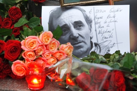Шарля Азнавура похоронили в семейной усыпальнице недалеко от Парижа